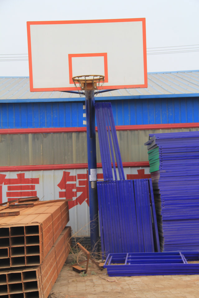 GYTY-A013蓝色地埋圆管篮球架