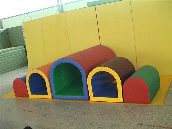 幼儿园彩色软体隧道